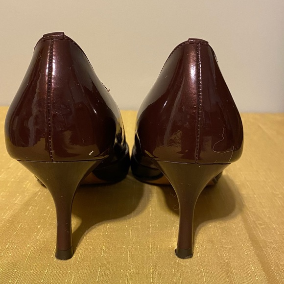 Circa Joan & David burgundy heels with buckle size 7 - Picture 8 of 11